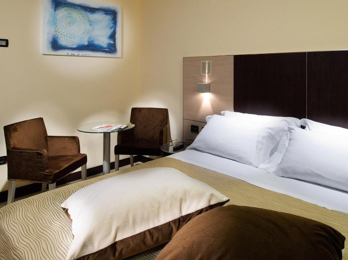 Hotel Imperial San Benedetto del Tronto Bagian luar foto