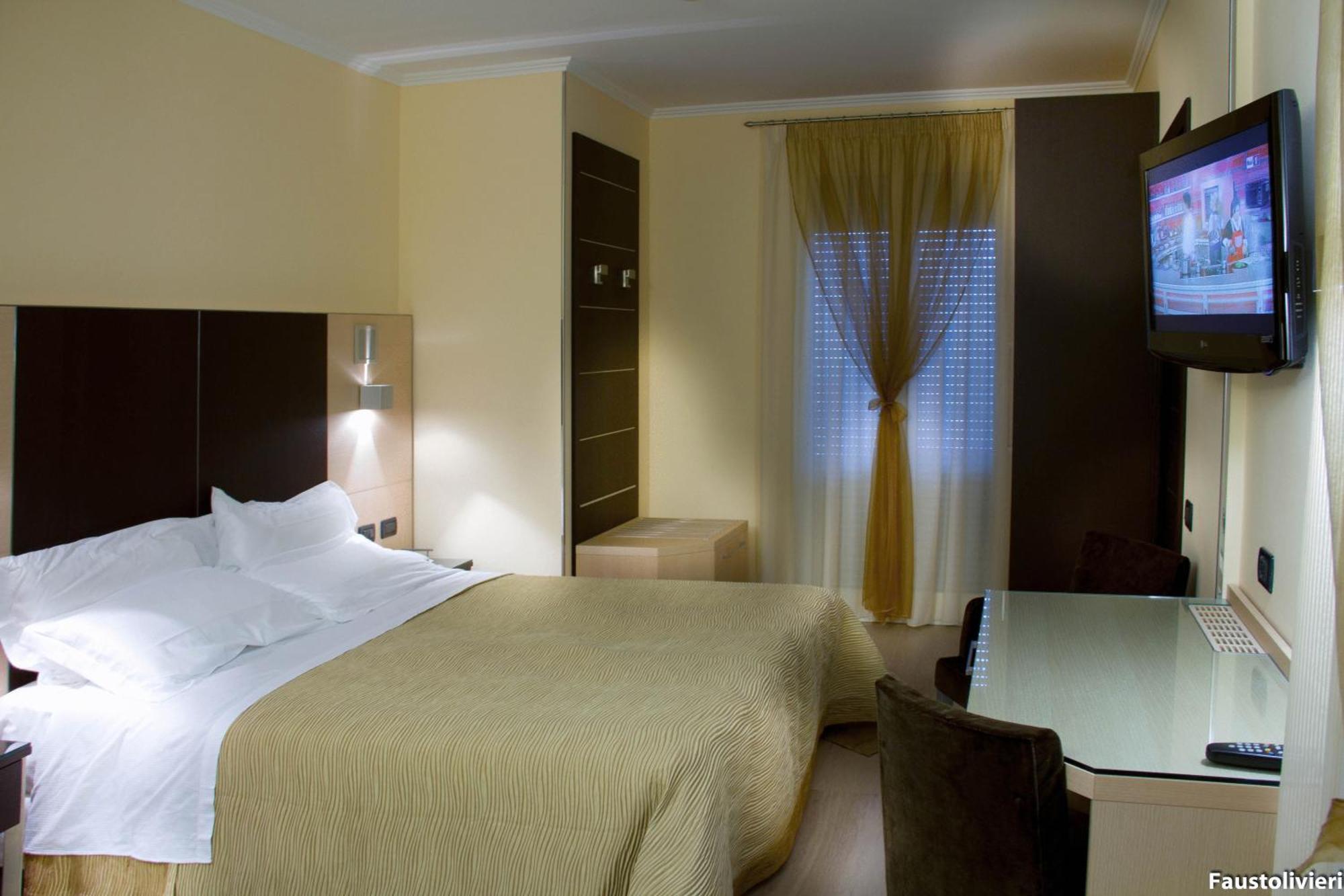 Hotel Imperial San Benedetto del Tronto Bagian luar foto