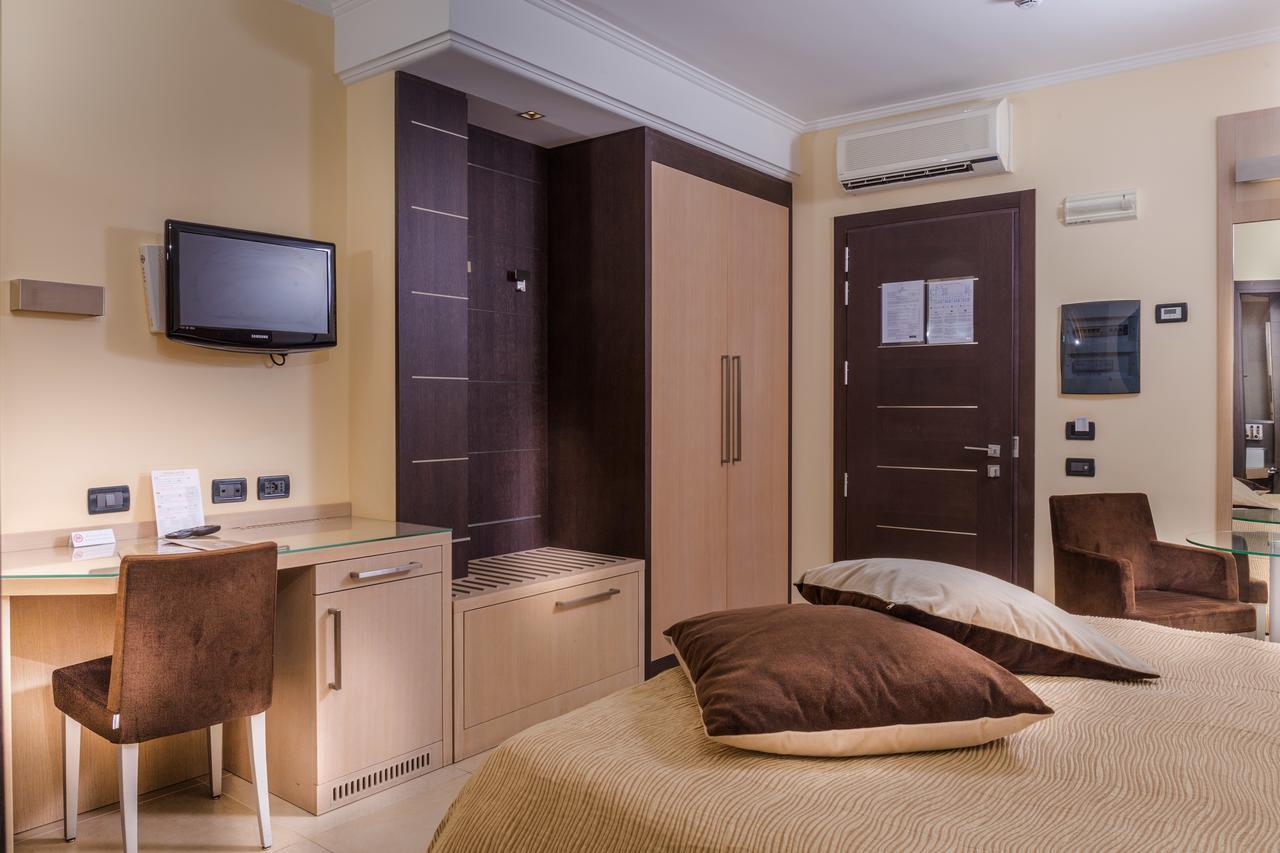 Hotel Imperial San Benedetto del Tronto Bagian luar foto