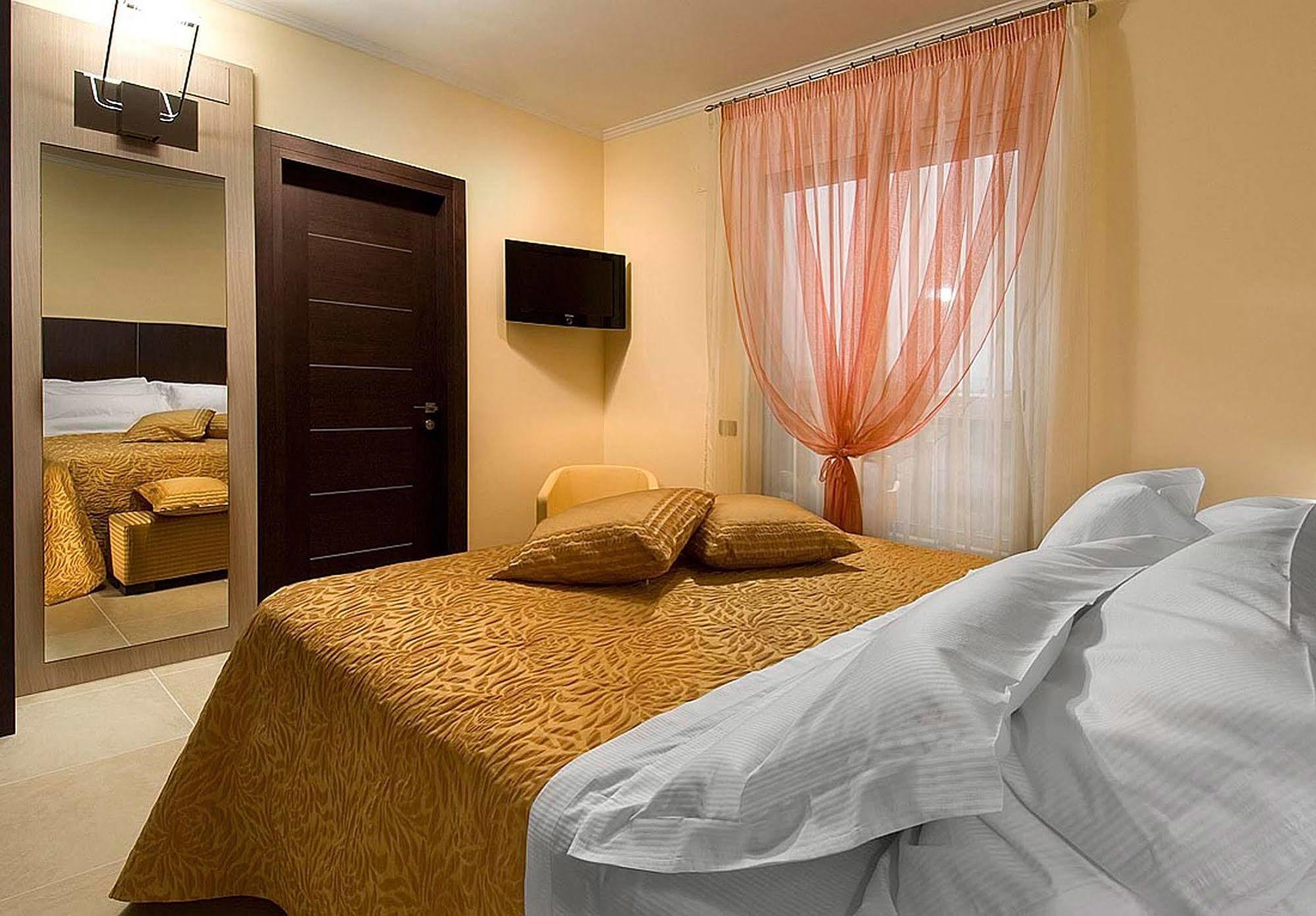 Hotel Imperial San Benedetto del Tronto Bagian luar foto